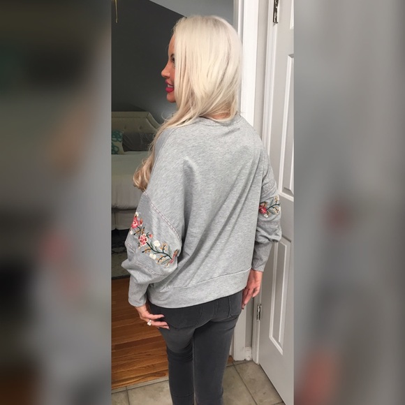 ❤️LAST 3! Floral embroidery jersey top! - Picture 3 of 6